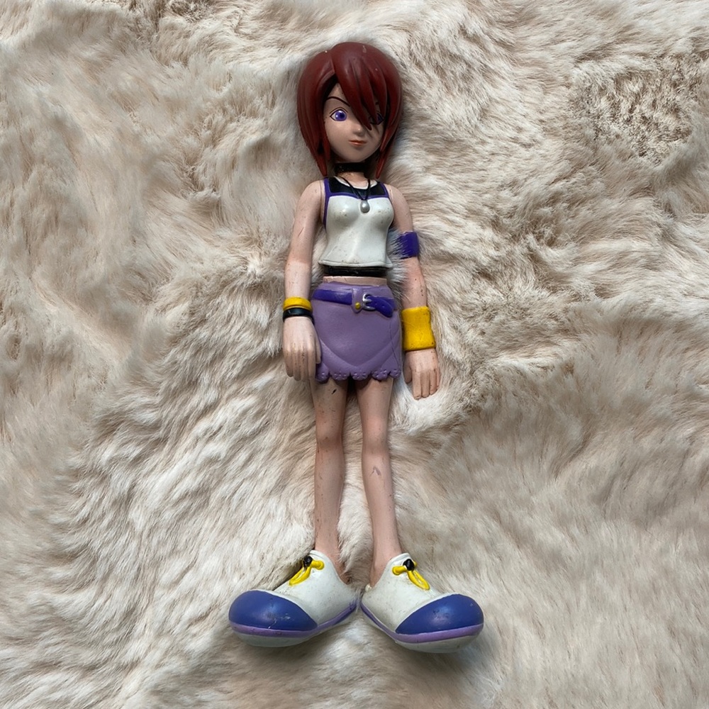 Kairi Kingdom Hearts figure. 2001-2002. Disney enterprises inc.